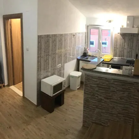 Arijana S Pogledom Na Za 6 Osoba Apartamento Pakoštane